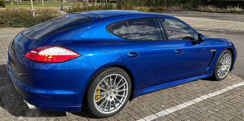Blauw Gebruikt 2013 Porsche Panamera Turbo Sedan | € 39.750 - Afbeelding 1/4