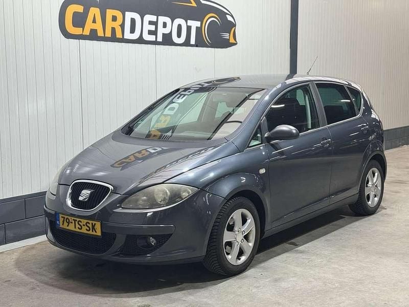 Grijs Gebruikt 2007 Seat Altea MPV | € 2.199 (Eerlijke prijs) - Afbeelding 1/4