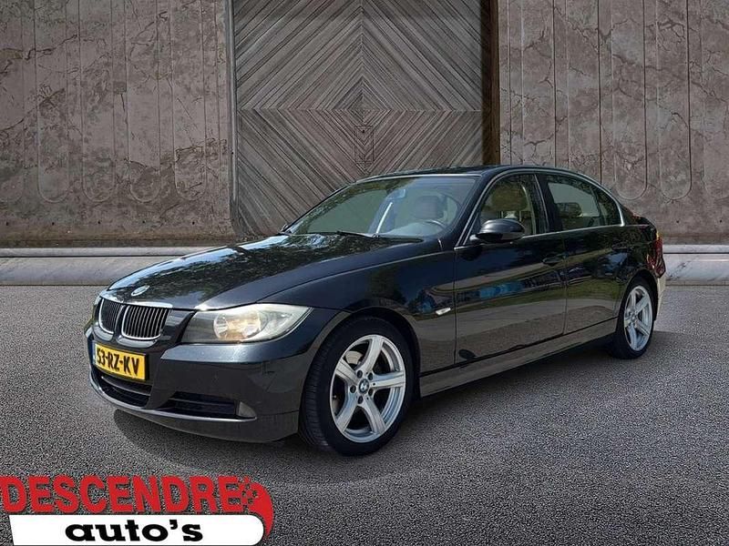 Zwart Gebruikt 2005 BMW 325 Sedan | € 2.250 (Iets duurder) - Afbeelding 1/4