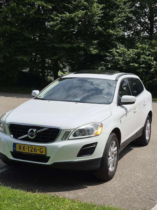 Wit Gebruikt 2010 Volvo XC60 Summum SUV | € 6.750 (Eerlijke prijs) - Afbeelding 1/4