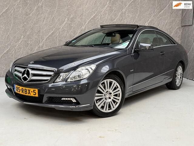 Grijs Gebruikt 2010 Mercedes E350 Coupé | € 9.450 (Eerlijke prijs) - Afbeelding 1/4