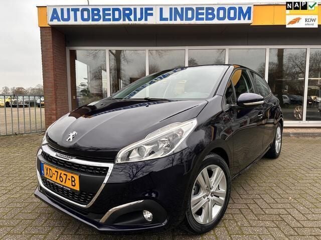 Blauw, metallic lak Gebruikt 2018 Peugeot 208 Signature Sky Hatchback | € 11.950 (Iets duurder) - Afbeelding 1/4