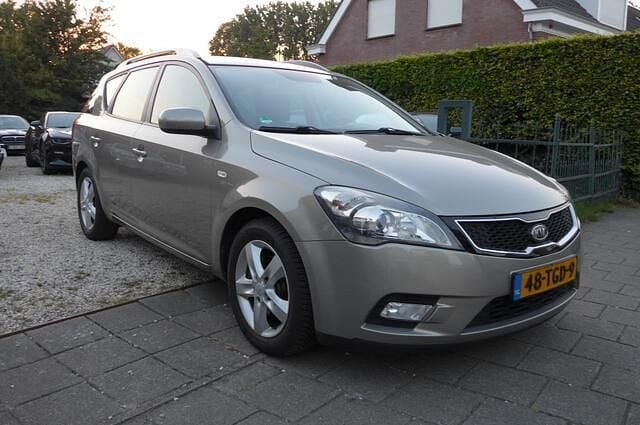 Grijs Gebruikt 2012 Kia Ceed Stationwagen | € 2.999 (Goede deal) - Afbeelding 1/4