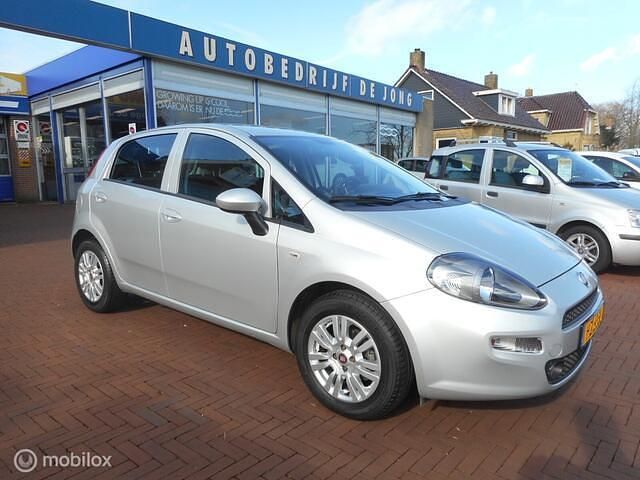 Grijs Gebruikt 2016 Fiat Punto Hatchback | € 6.395 (Eerlijke prijs) - Afbeelding 1/4