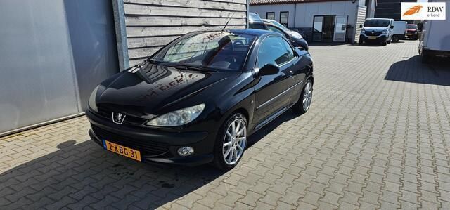 Zwart Gebruikt 2002 Peugeot 206 CC Cabriolet | € 1.250 (Eerlijke prijs) - Afbeelding 1/4