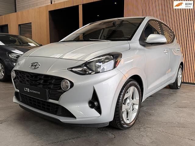 Occasion Hyundai i10 Comfort 67 PK (49 kW) 2023 Grijs (metallic) Hatchback