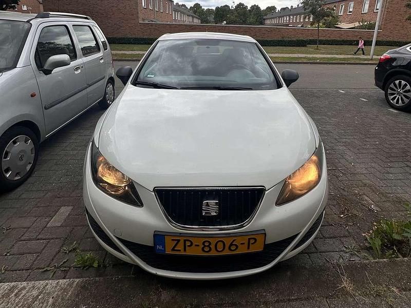 Wit Gebruikt 2012 Seat Ibiza MPV | € 4.500 (Eerlijke prijs) - Afbeelding 1/4