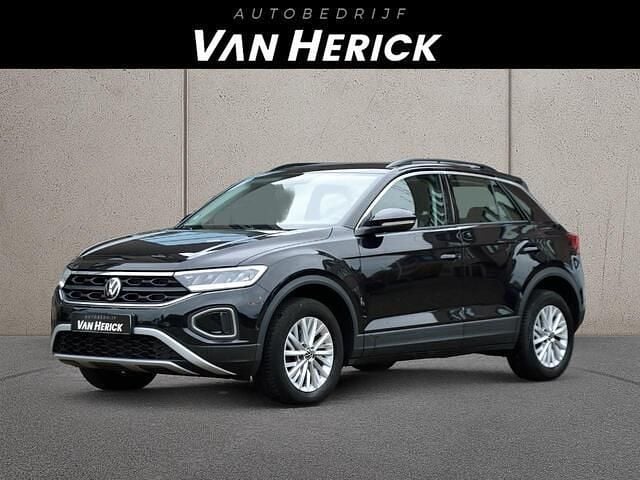 Zwart Gebruikt 2023 VW T-Roc Life SUV | € 27.445 (Goede deal) - Afbeelding 1/4