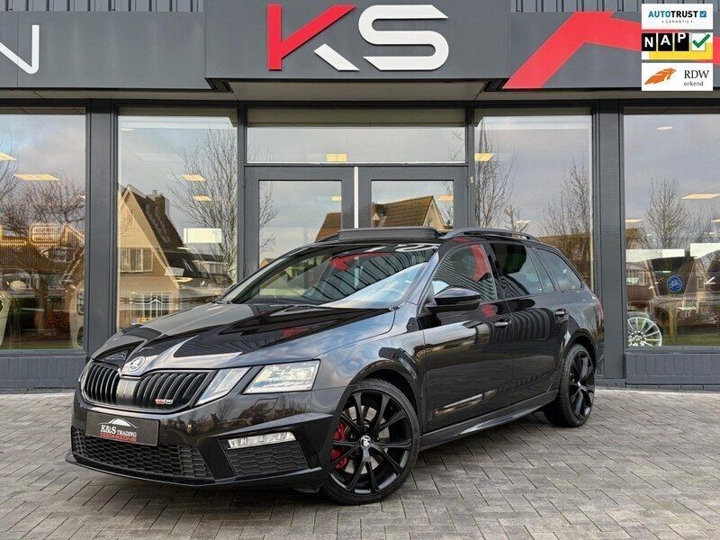 Zwart, metallic lak Gebruikt 2018 Skoda Octavia RS Hatchback | € 25.950 (Iets duurder) - Afbeelding 1/3