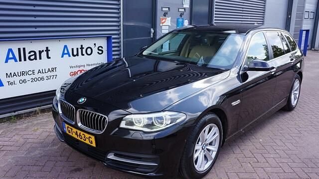 Zwart Gebruikt 2015 BMW 520 Luxury Line Stationwagen | € 17.950 (Iets duurder) - Afbeelding 1/4
