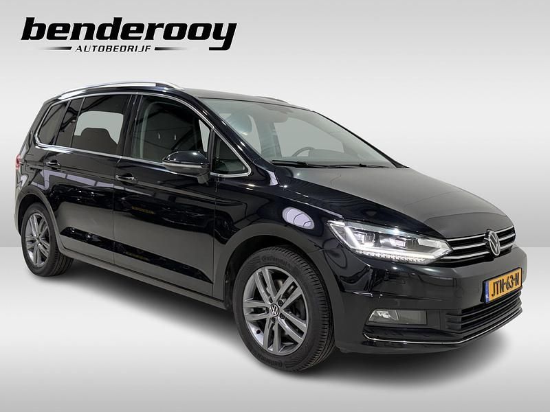 Mpv Occasion 2022 VW Touran Highline MPV | € 31.950 (Eerlijke prijs) - Afbeelding 1/4