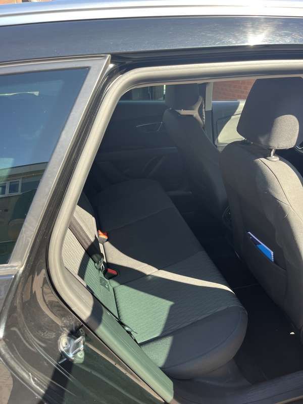Zwart Gebruikt 2015 Seat Leon Stationwagen | € 8.450 (Duur) - Afbeelding 1/4