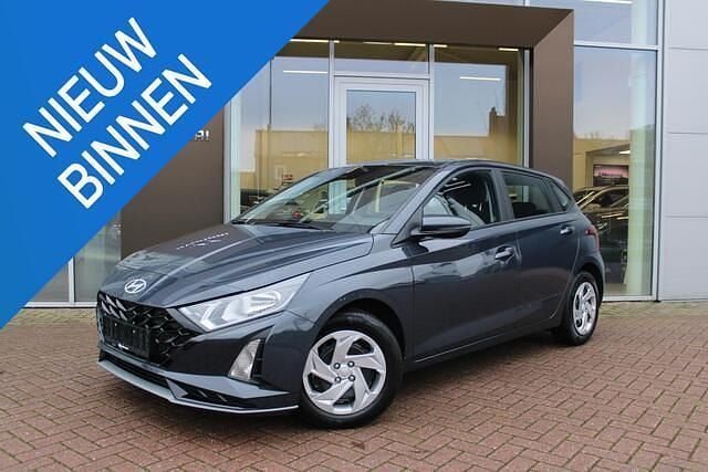 Grijs Gebruikt 2024 Hyundai i20 Comfort Hatchback | € 20.900 (Eerlijke prijs) - Afbeelding 1/4