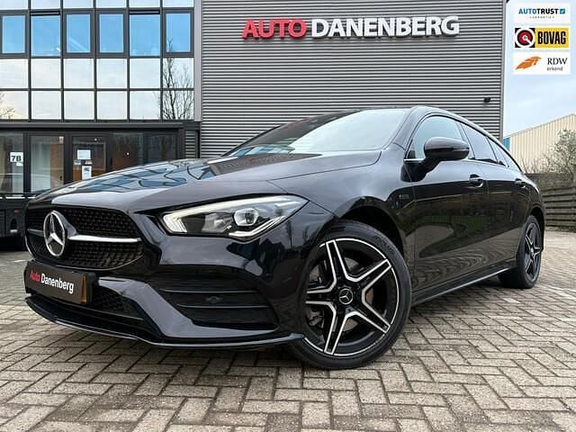 Zwart Occasion 2021 Mercedes CLA250 Shooting Brake AMG Stationwagen | € 25.950 (Super prijs) - Afbeelding 1/4