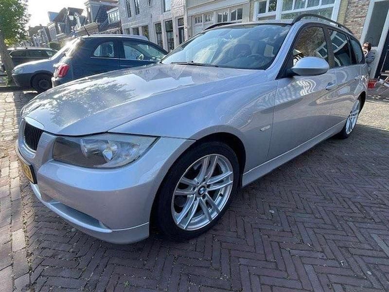 Zilver Gebruikt 2008 BMW 318 Executive Stationwagen | € 2.995 (Super prijs) - Afbeelding 1/4