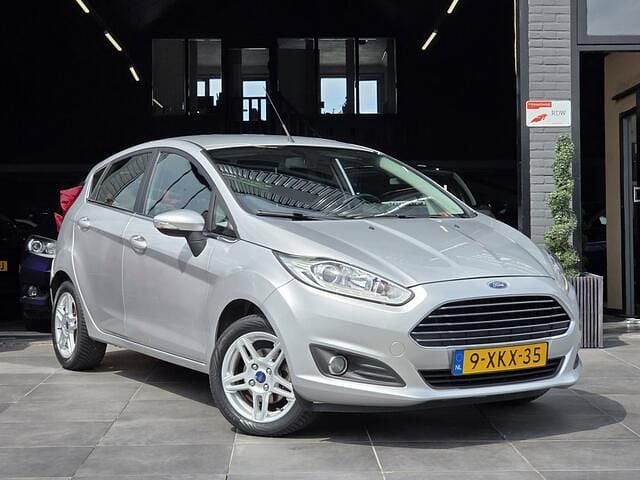 Grijs Gebruikt 2013 Ford Fiesta Titanium Hatchback | € 6.500 (Eerlijke prijs) - Afbeelding 1/4