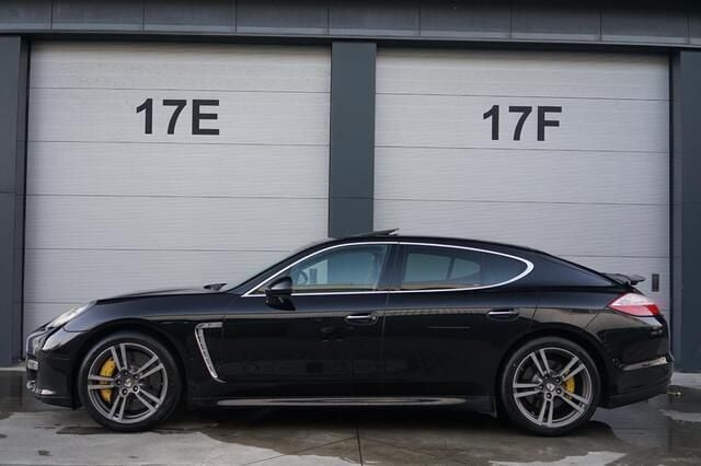 Zwart Gebruikt 2009 Porsche Panamera Turbo Sedan | € 45.750 - Afbeelding 1/4