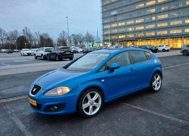 Blauw Occasion 2010 Seat Leon Sport Hatchback | € 3.800 (Eerlijke prijs) - Afbeelding 1/4