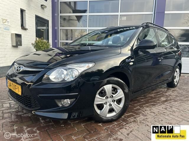 Zwart, metallic lak Gebruikt 2012 Hyundai i30 Stationwagen | € 2.499 (Eerlijke prijs) - Afbeelding 1/4