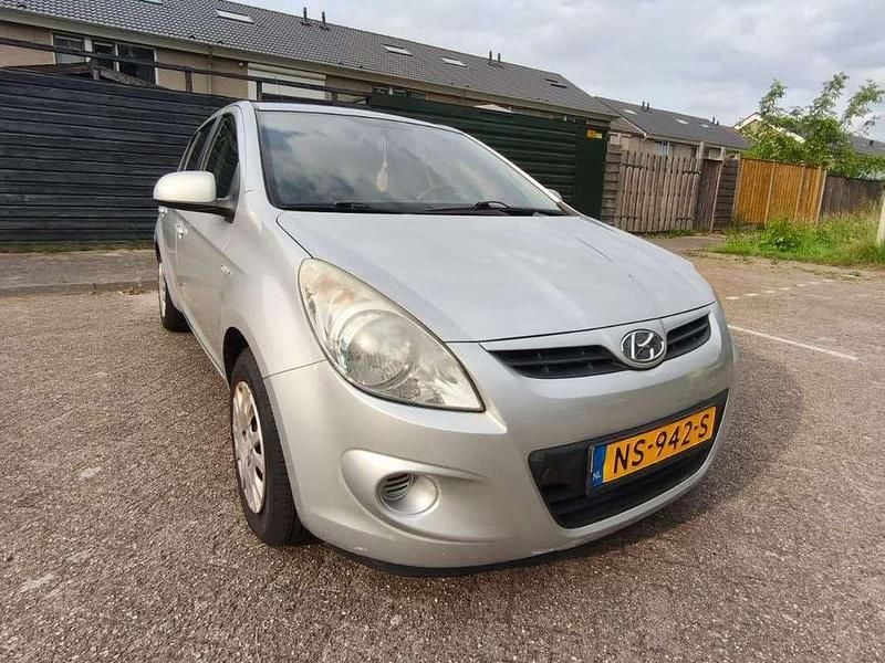 Grijs Gebruikt 2011 Hyundai i20 MPV | € 2.450 - Afbeelding 1/4