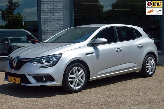 Grijs Gebruikt 2016 Renault Mégane IV Zen Hatchback | € 9.200 (Eerlijke prijs) - Afbeelding 1/4