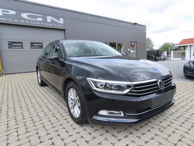 Zwart Gebruikt 2019 VW Passat Comfortline Sedan | € 17.900 (Super prijs) - Afbeelding 1/4