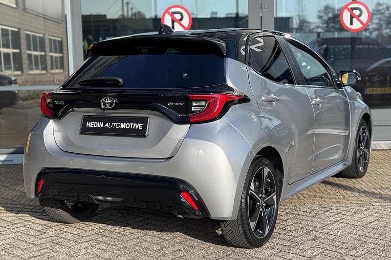 Occasion Toyota Yaris Hybrid Executive 131 PK (96 kW) 2025 Grijs Hatchback