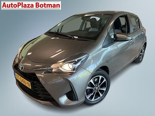 Grijs Occasion 2017 Toyota Yaris Hatchback | € 10.950 (Goede deal) - Afbeelding 1/4