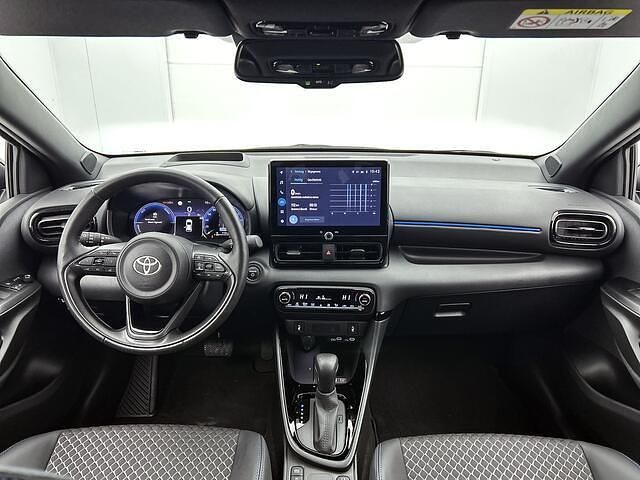 Occasion Toyota Yaris Executive 131 PK (96 kW) 2025 Grijs metallic Hatchback