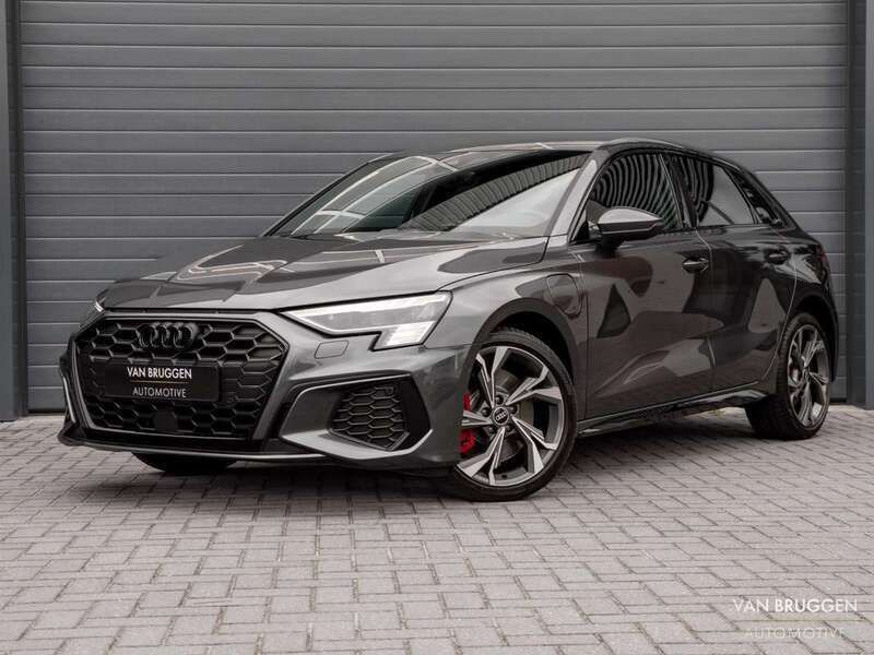 Grijs, metallic lak Gebruikt 2021 Audi A3 Sportback e-tron S-Line Sedan | € 32.990 (Eerlijke prijs) - Afbeelding 1/3
