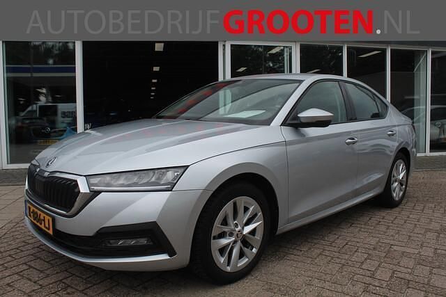 Grijs Gebruikt 2021 Skoda Octavia Business Line Hatchback | € 19.888 (Goede deal) - Afbeelding 1/4