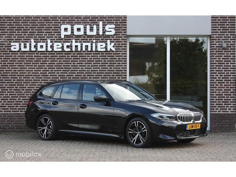 Zwart Gebruikt 2024 BMW 330 M Sport Stationwagen | € 46.900 (Eerlijke prijs) - Afbeelding 1/4