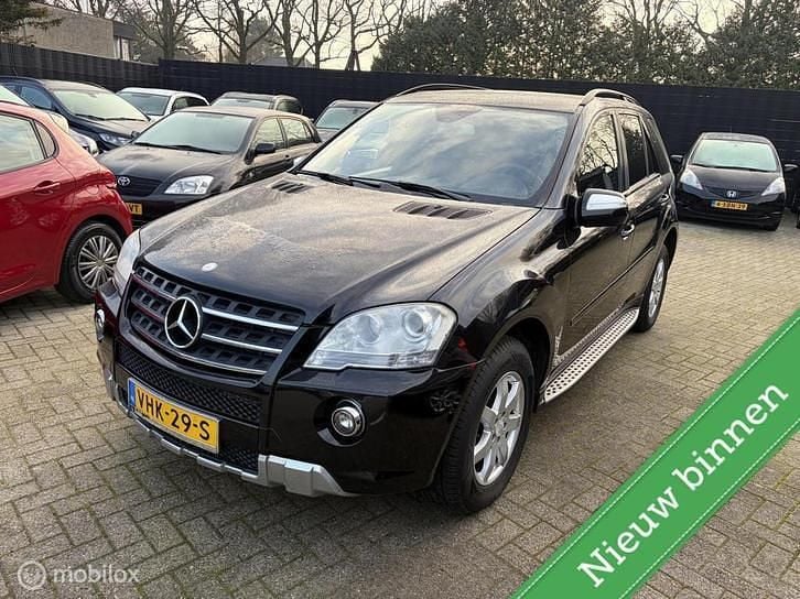 Zwart (metallic) Occasion 2009 Mercedes 280 Van | € 5.999 (Super prijs) - Afbeelding 1/4
