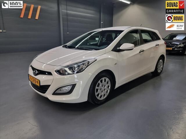 Wit Occasion 2013 Hyundai i30 Stationwagen | € 7.995 (Iets duurder) - Afbeelding 1/4
