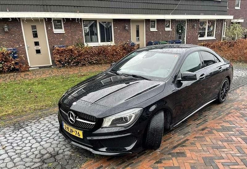 Zwart Gebruikt 2013 Mercedes CLA200 Ambition Sedan | € 11.700 (Super prijs) - Afbeelding 1/4