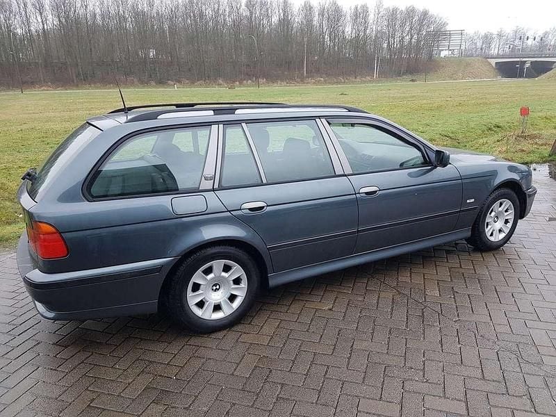Occasion 1999 BMW 520 Executive Stationwagen | € 2.400 (Eerlijke prijs) - Afbeelding 1/4