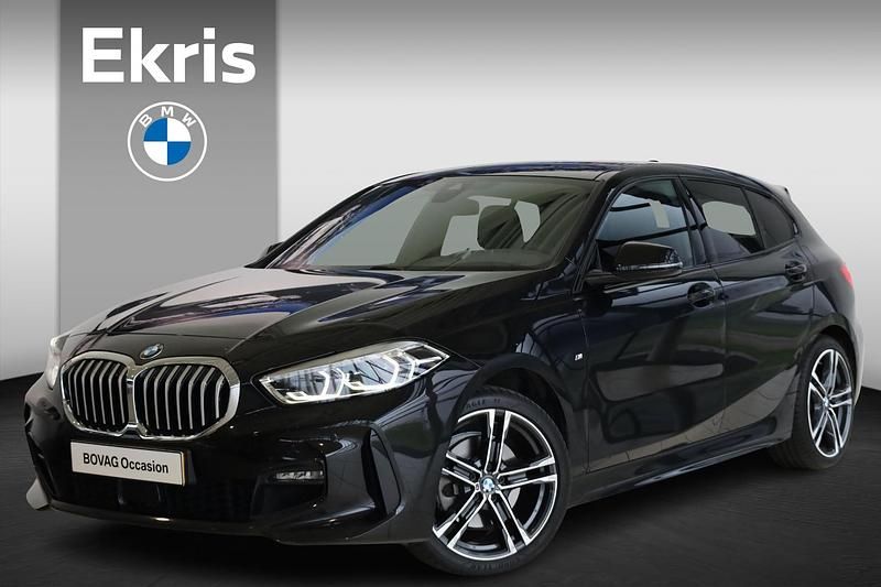 Zwart Gebruikt 2023 BMW 118 Basis Hatchback | € 29.900 (Eerlijke prijs) - Afbeelding 1/4