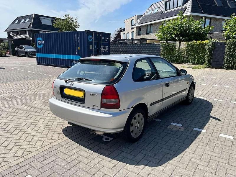 Zilver Gebruikt 1999 Honda Civic S Hatchback | € 1.500 (Goede deal) - Afbeelding 1/4