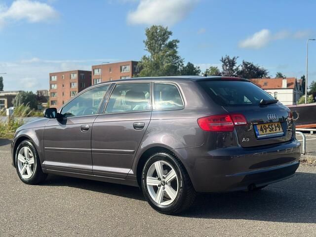 Occasion Audi A3 Sportback Attraction 105 PK (77 kW) 2011 Grijs, metallic lak Hatchback