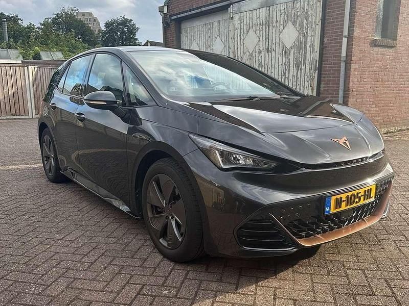 Grijs Occasion 2021 Cupra Born Hatchback | € 20.995 (Eerlijke prijs) - Afbeelding 1/4