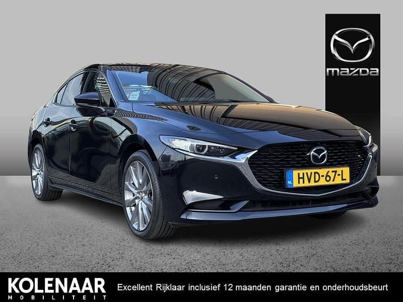 Jet black mica (41w) Occasion 2025 Mazda 3 Takumi-Line Sedan | € 35.895 (Duur) - Afbeelding 1/4