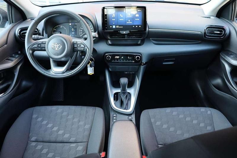 Nieuw Toyota Yaris Hybrid Comfort 116 PK (85 kW) 2025 Groen, metallic lak Hatchback