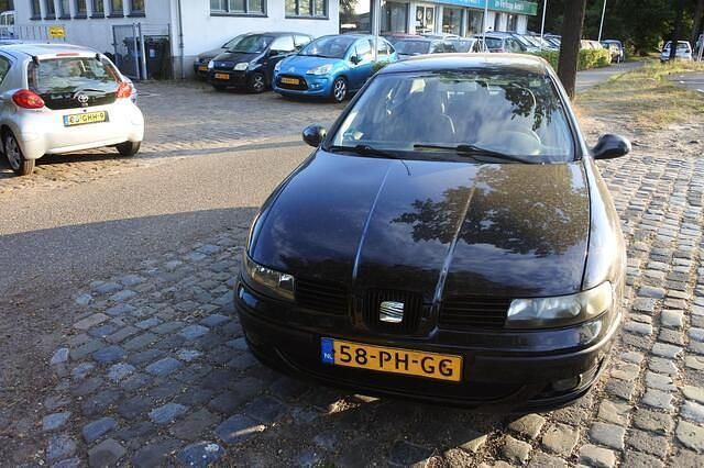 Zwart Gebruikt 2004 Seat Toledo Sedan | € 475 (Super prijs) - Afbeelding 1/4