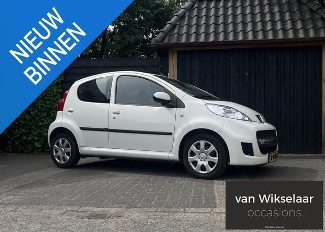 Wit Gebruikt 2011 Peugeot 107 Hatchback | € 3.995 (Eerlijke prijs) - Afbeelding 1/4
