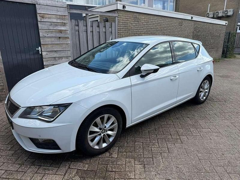 Wit Gebruikt 2018 Seat Leon ST Stationwagen | € 16.450 (Iets duurder) - Afbeelding 1/4