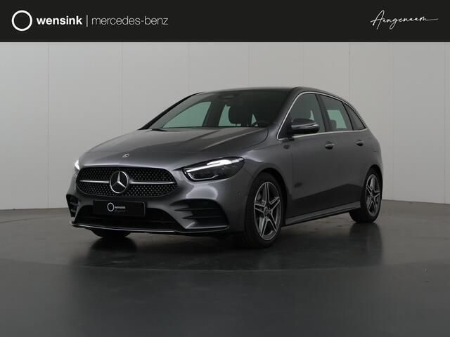 Grijs Nieuw 2025 Mercedes B180 AMG line MPV | € 56.494 (Duur) - Afbeelding 1/4