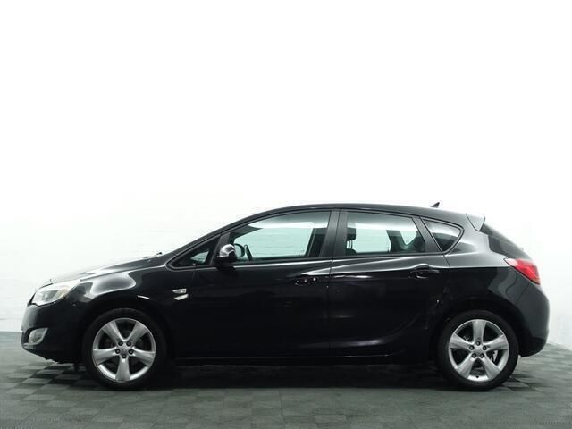 Zwart Gebruikt 2011 Opel Astra Edition Hatchback | € 5.500 (Iets duurder) - Afbeelding 1/4