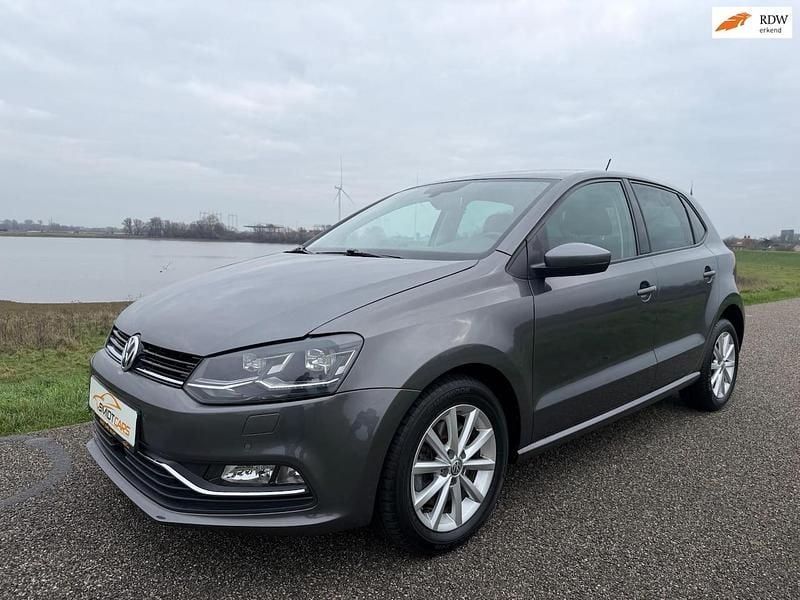 Grijs Gebruikt 2016 VW Polo Highline Hatchback | € 11.250 (Eerlijke prijs) - Afbeelding 1/4