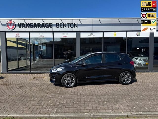 Zwart, metallic lak Gebruikt 2021 Ford Fiesta ST-Line Hatchback | € 16.440 (Eerlijke prijs) - Afbeelding 1/4