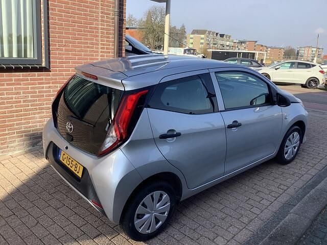 Occasion Toyota Aygo 72 PK (52 kW) 2019 Grijs (metallic) Hatchback